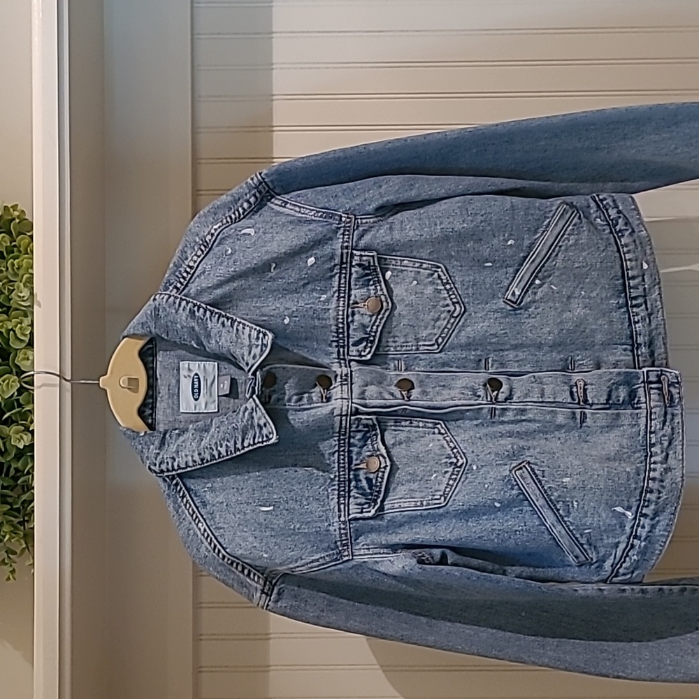 Pre-owned Old Navy denim jacket. Medium size. Blue Medium-light wash color.